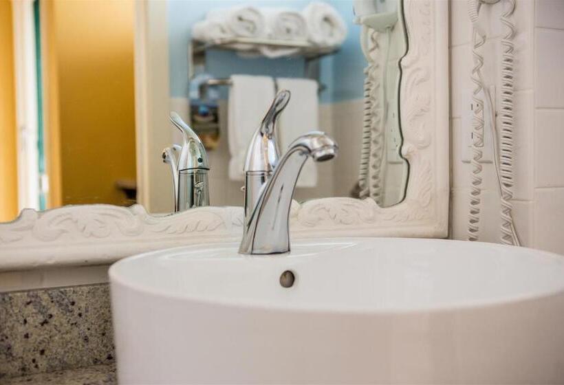 발코니가 있는 스위트, Best Western Plus Yacht Harbor Inn