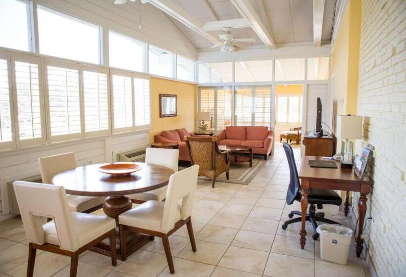 스위트 킹사이즈 침대, Best Western Plus Yacht Harbor Inn