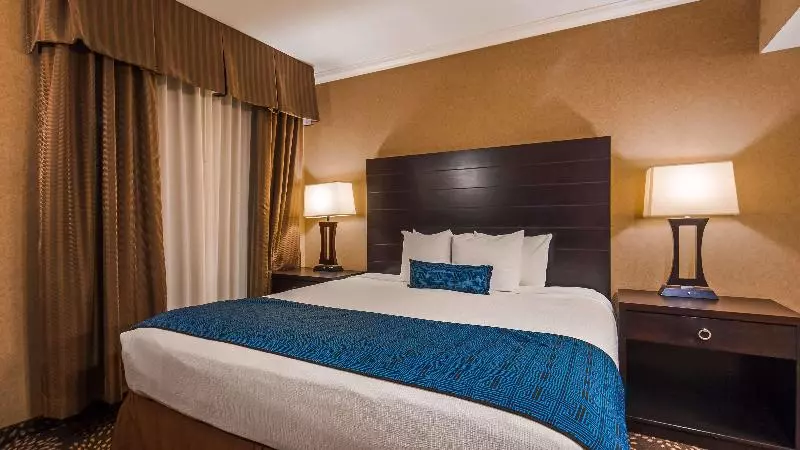 キングサイズベッドのスタンダードルーム, Best Western Yuma Mall Hotel & Suites