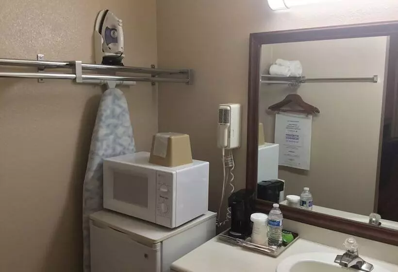 سوییت, Days Inn By Wyndham College Station University Drive