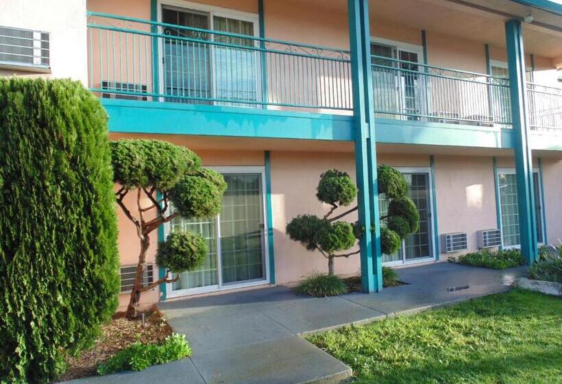 带大床的标准间, Inns Of California Salinas