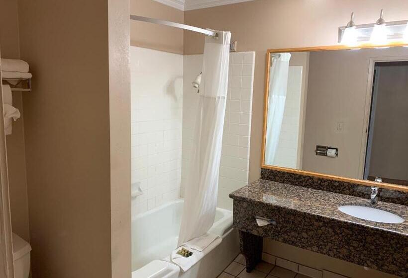 带3个卧室的套间, Olive Tree Inn & Suites
