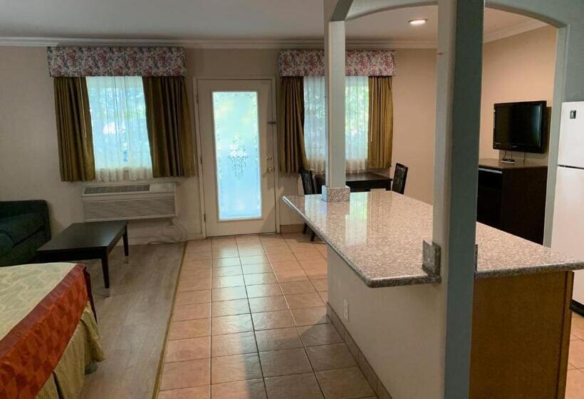 جناح 3 غرف نوم, Olive Tree Inn & Suites