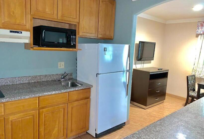 جناح 3 غرف نوم, Olive Tree Inn & Suites