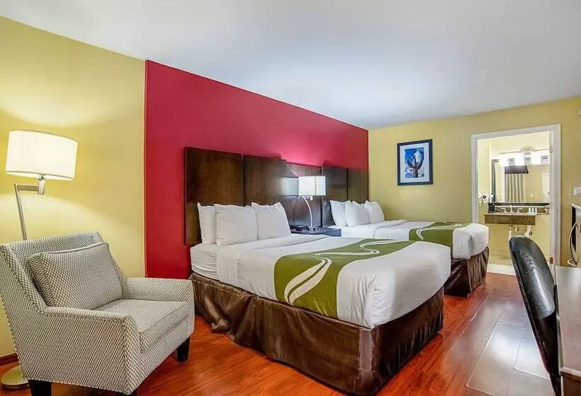 ２ダブルベッドのスタンダードルーム, Quality Inn & Suites Phoenix Nw  Sun City