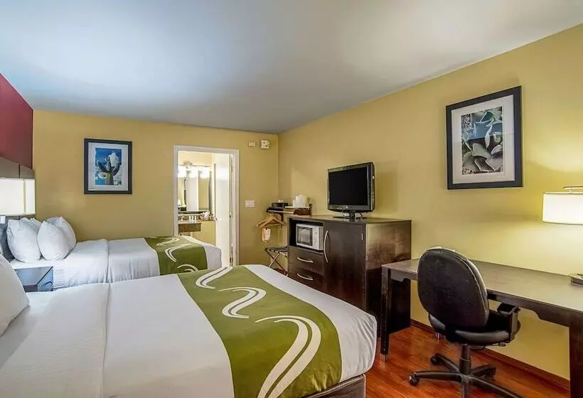 ２ダブルベッドのスタンダードルーム, Quality Inn & Suites Phoenix Nw  Sun City