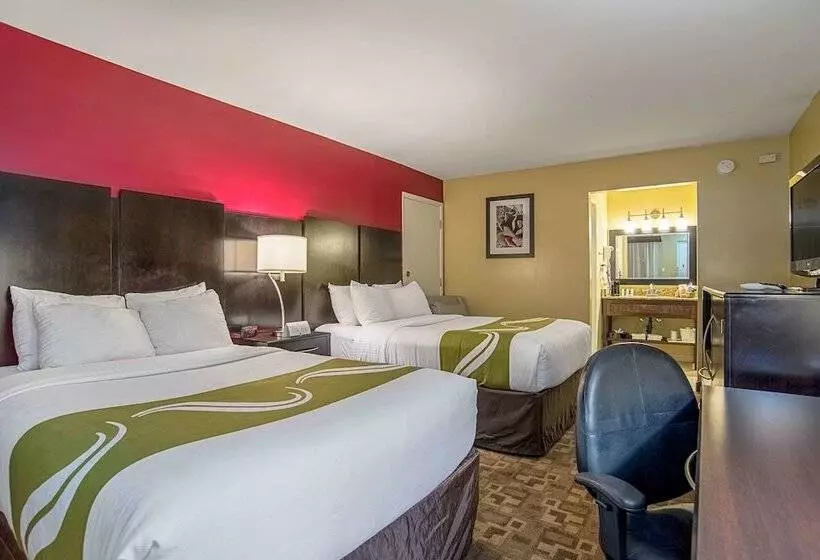 ２ダブルベッドのスタンダードルーム, Quality Inn & Suites Phoenix Nw  Sun City