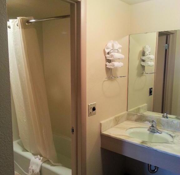 スタンダードシティビュールーム, Greenwell Inn