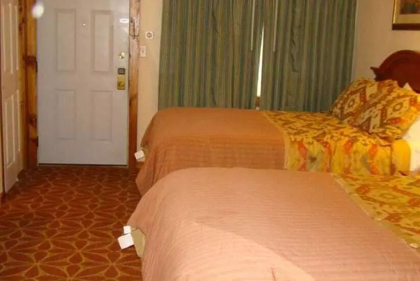 ２ダブルベッドのスタンダードルーム, Ludlow Colonial Motel
