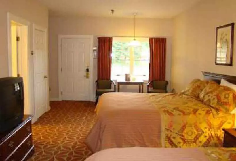 ２ダブルベッドのスタンダードルーム, Ludlow Colonial Motel