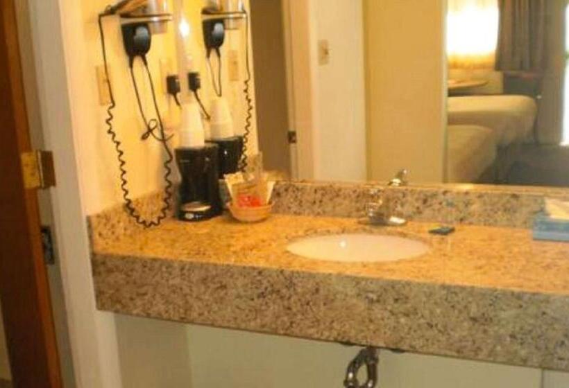 غرفه قياسيه سريرين مزدوجين, Magnuson Hotel Park Vue