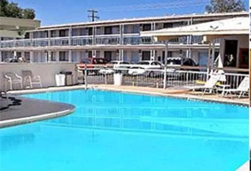 キングサイズベッドのスタンダードルーム, Winnemucca Holiday Motel