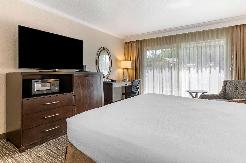 キングサイズベッドのスタンダードルーム, Best Western Plus Garden Court Inn