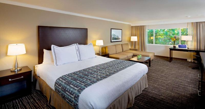 キングサイズベッドのスタンダードルーム, Best Western Plus Garden Court Inn