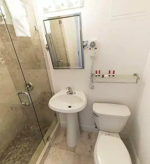 سوییت با چشم‌انداز دریا, Broadmore Miami Beach