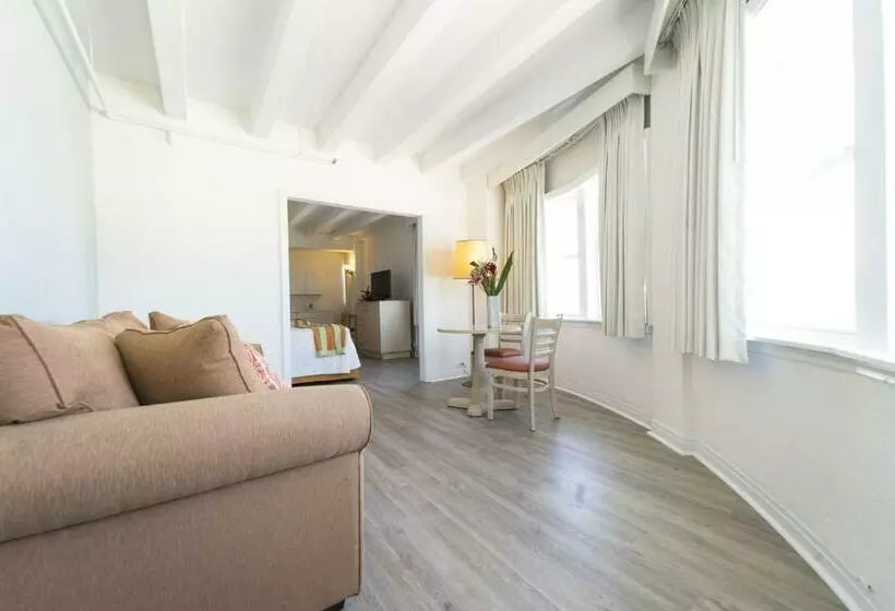 سوییت با چشم‌انداز دریا, Broadmore Miami Beach