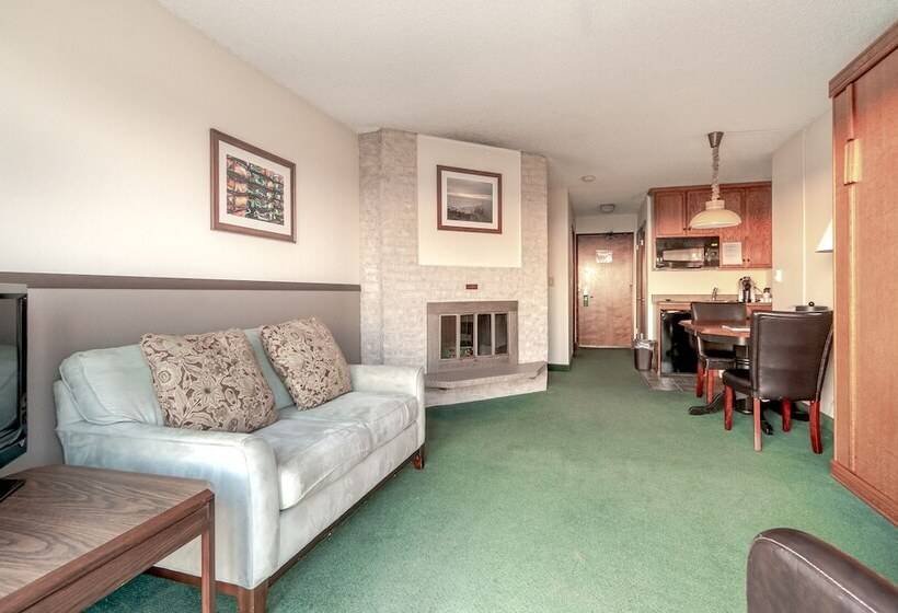 استودیوی استاندارد, Chateau Westport Resort