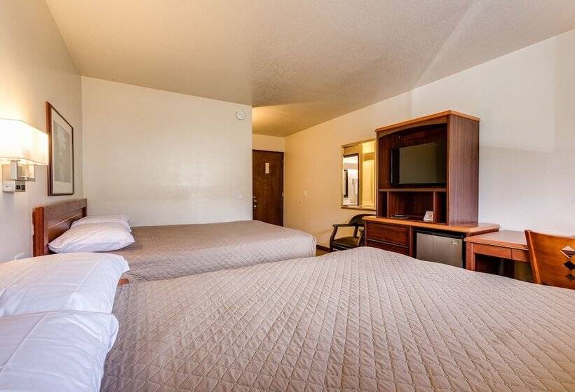 غرفه قياسيه سريرين مزدوجين, Coachman Inn