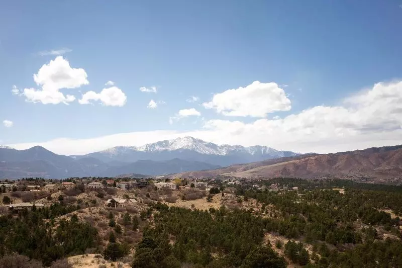 اتاق استاندارد با چشم‌انداز کوهستان, Colorado Springs Marriott