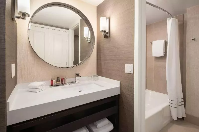 اتاق استاندارد با چشم‌انداز کوهستان, Colorado Springs Marriott