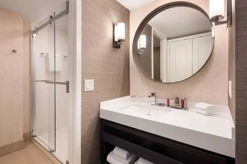 اتاق استاندارد با تخت بزرگ, Colorado Springs Marriott