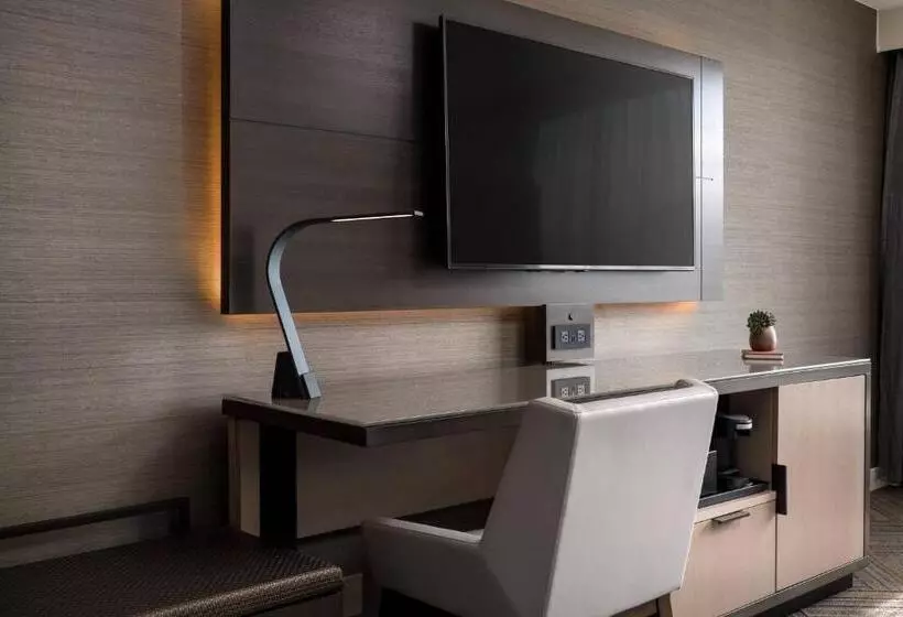 اتاق استاندارد با تخت بزرگ برای معلولان, Colorado Springs Marriott