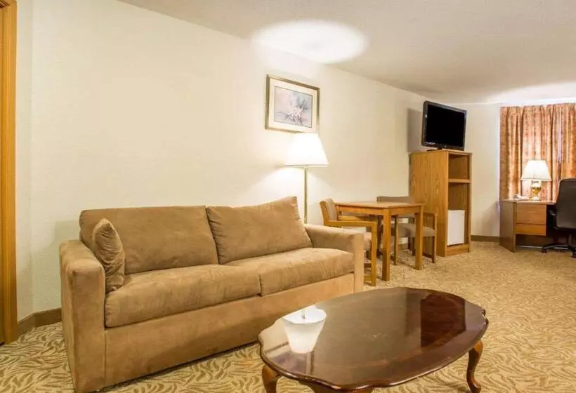 キングサイズベッドのスイートルーム, Econo Lodge Inn & Suites
