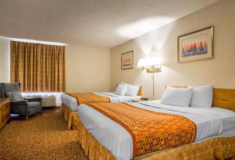 ２ダブルベッドのスタンダードルーム, Econo Lodge Inn & Suites