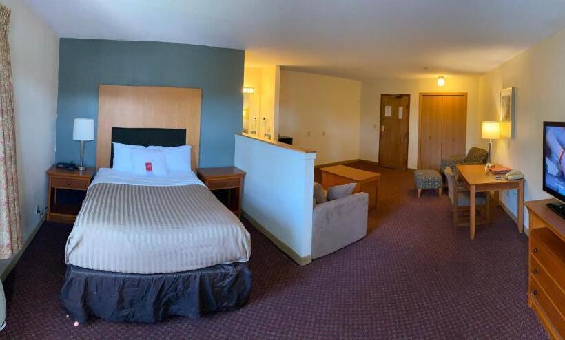 جناح, Econo Lodge Inn & Suites