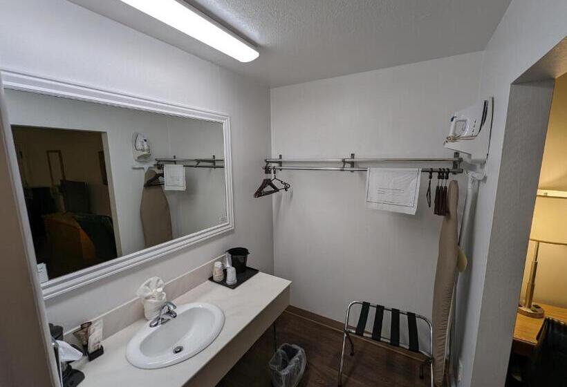 キングサイズベッドのスタンダードルーム, Henry S Fork Inn