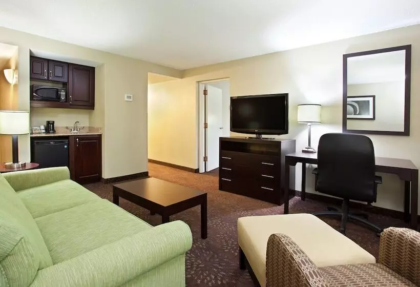 スイート, Holiday Inn Express Hotel & Suites Pittsburgh Airport, An Ihg