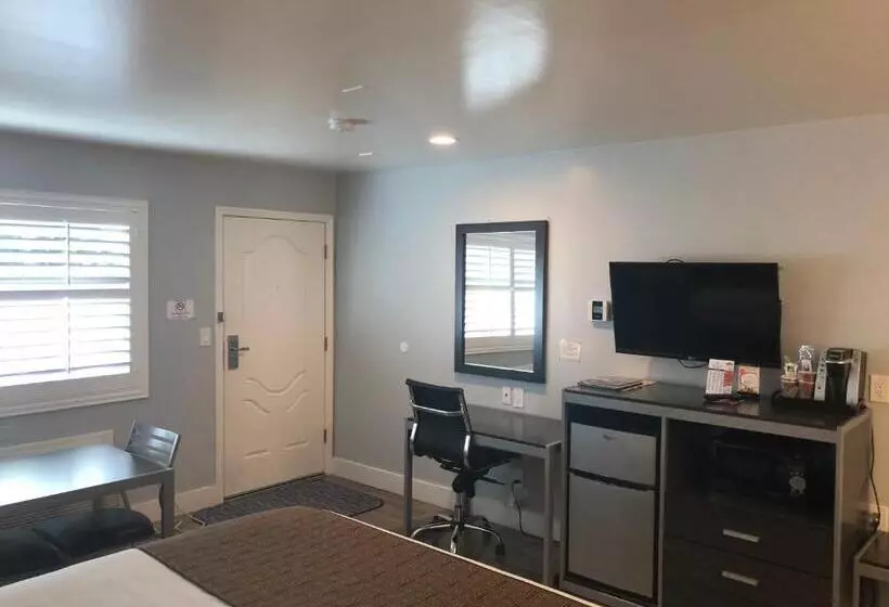 Standard-huone King-vuode, Pacific Inn Monterey