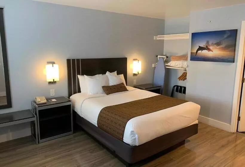 Standard-invahuone, Pacific Inn Monterey