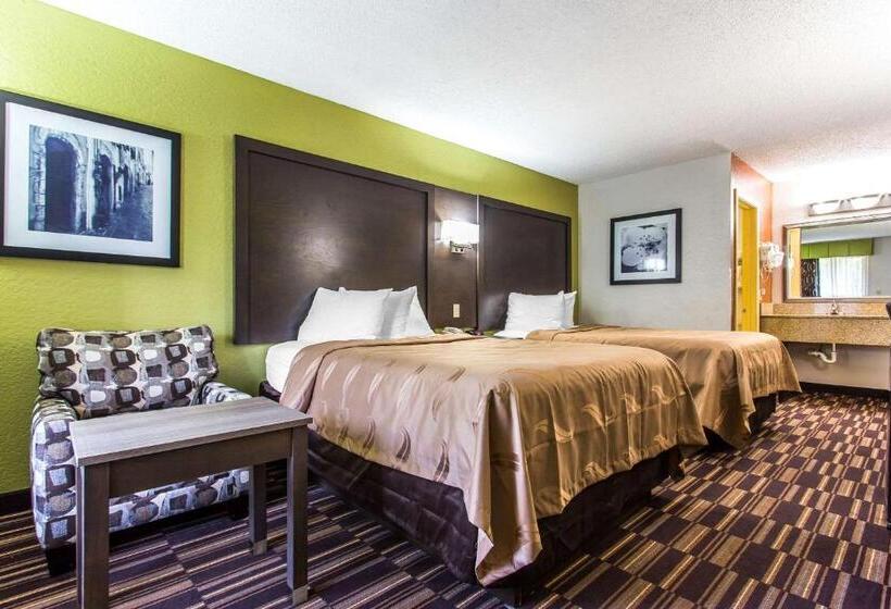 带2个双人床的标准工作室, Quality Inn