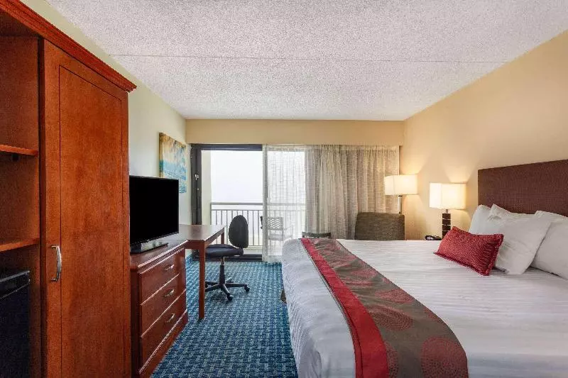 اتاق استاندارد با تخت بزرگ, Ramada Plaza By Wyndham Virginia Beach Oceanfront
