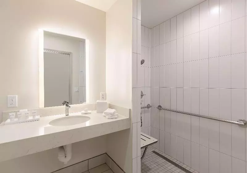 اتاق استاندارد برای معلولان, Seacliff Inn Aptos, Tapestry Collection By Hilton