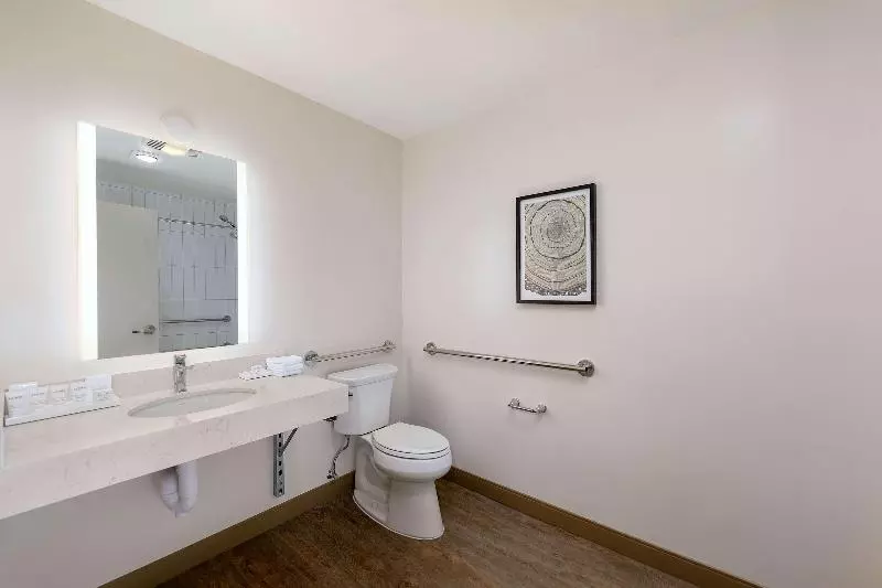 اتاق استاندارد برای معلولان, Seacliff Inn Aptos, Tapestry Collection By Hilton