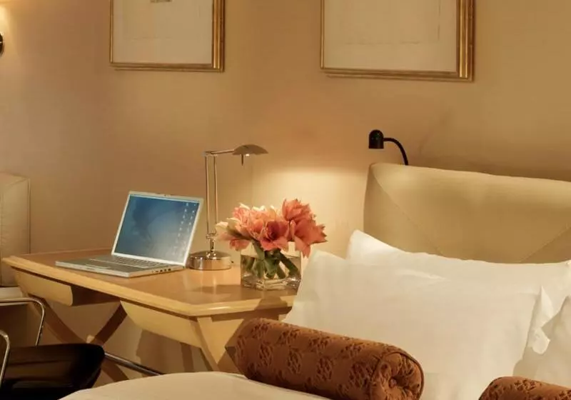 キングサイズベッドのデラックスルーム, Taj Campton Place