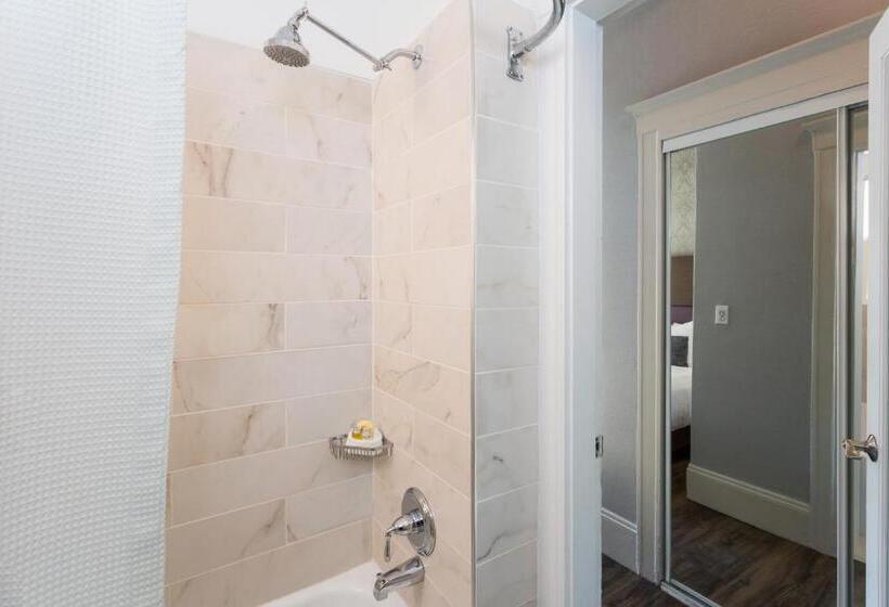 Standard Room King Size Bed