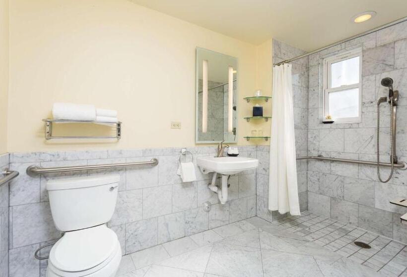 Standard Single Room Adapted for people with reduced mobility