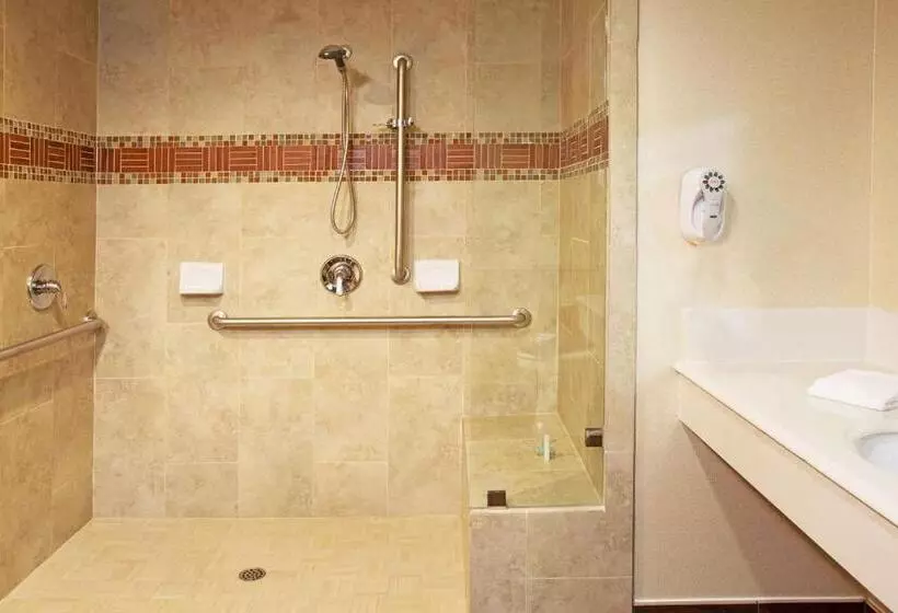 اتاق استاندارد برای معلولان, Travelodge By Wyndham Ocean Front