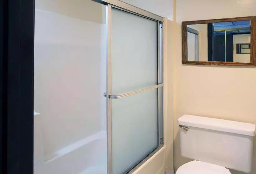 اتاق استاندارد با تخت بزرگ, Travelodge By Wyndham Ocean Front