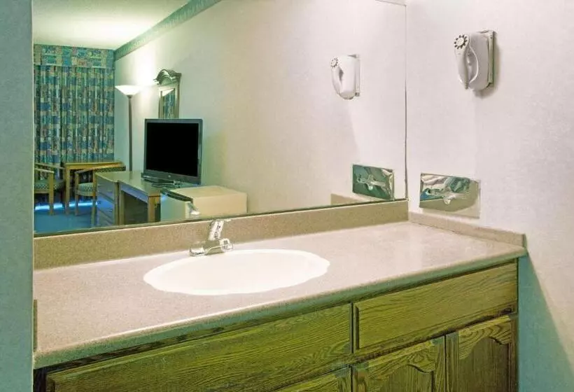اتاق لوکس با چشم‌انداز دریا, Travelodge By Wyndham Ocean Front