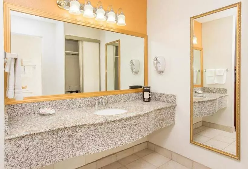 اتاق استاندارد برای معلولان, Days Inn By Wyndham Grand Junction