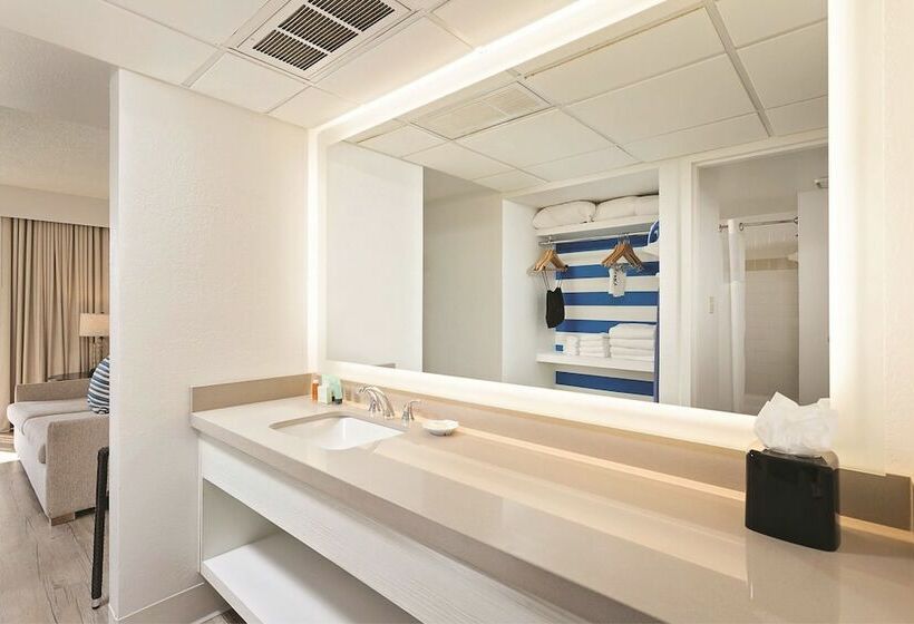 جناح, Sirata Beach Resort