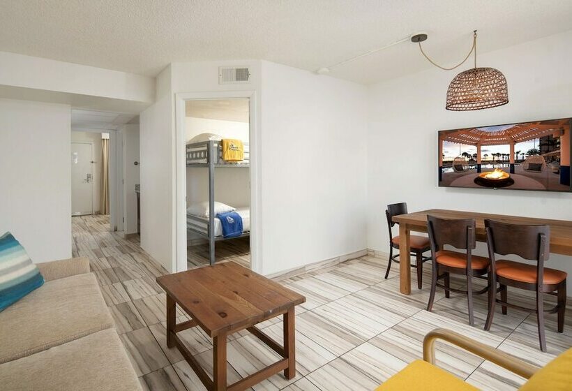 جناح عائلي, Sirata Beach Resort