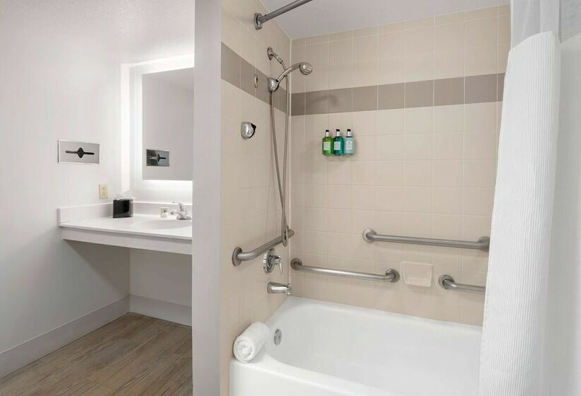 جناح لذوى الاحتياجات الخاصة, Sirata Beach Resort