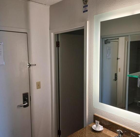 غرفة قياسية سرير كينج, Sirata Beach Resort