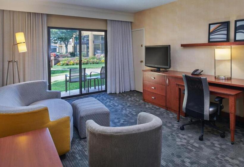 جناح سرير كينج, Courtyard Detroit Dearborn