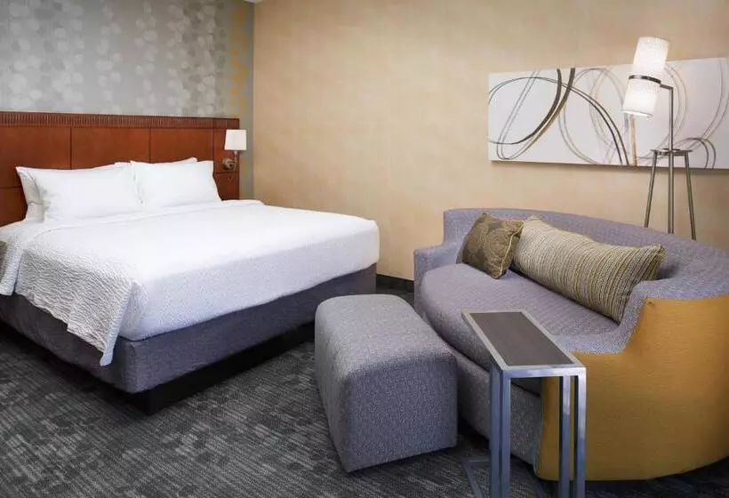 身障者適用キングサイズベッドルーム, Courtyard Detroit Dearborn
